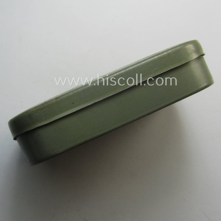 Smaller-sized, WH ie. 'DRK' (ie. 'Deutsches Rotes Kreuz' or: German Red-Cross) greyish-coloured- and/or: tin-based box as was intended for storage of needles ('Nadeln') that comes with its period contents