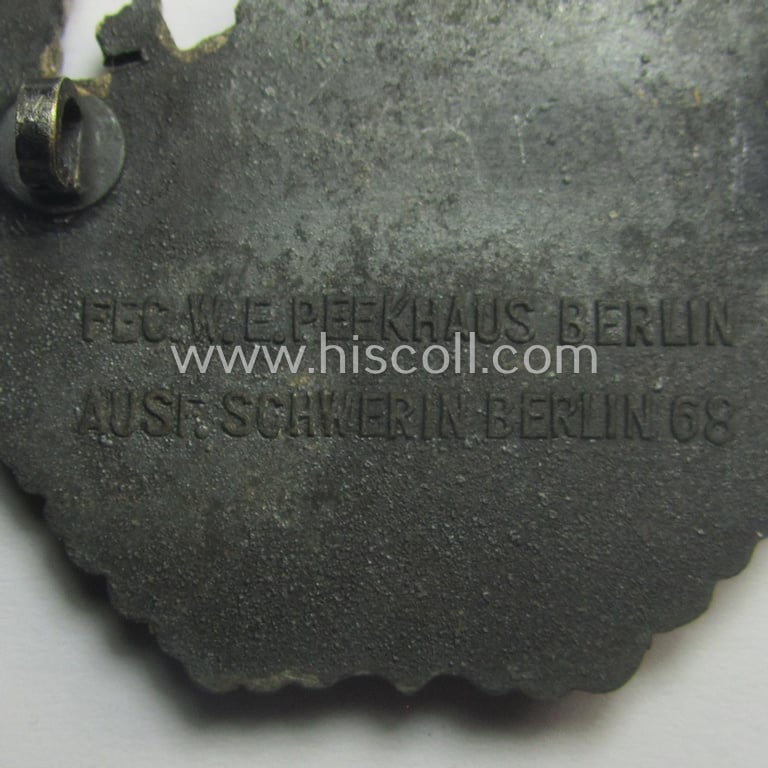 Superb, WH (Kriegsmarine) so-called: 'Kriegsabzeichen für Schnellboote - 2. Modell' (or: E-boat-war-badge of the 2nd model) being a maker- (ie. 'Fec. W.E. Peekhaus'-) marked example as was produced by the: 'Schwerin'-company