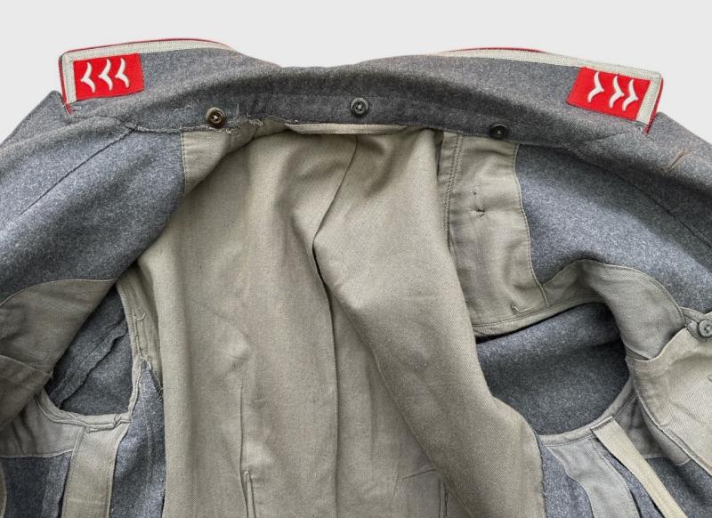 Luftwaffe Early Fliegerbluse for a "Feldwebel" of the Flak Artillery.