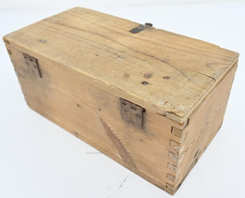 German WH Entlastungzunder 44 Ammunition Box