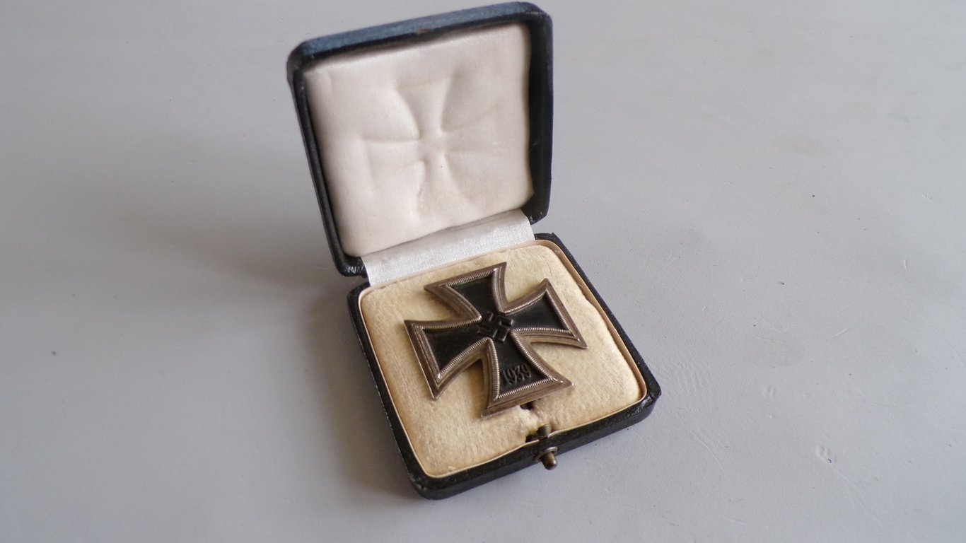 Curved, Named and Cased Iron Cross first Class