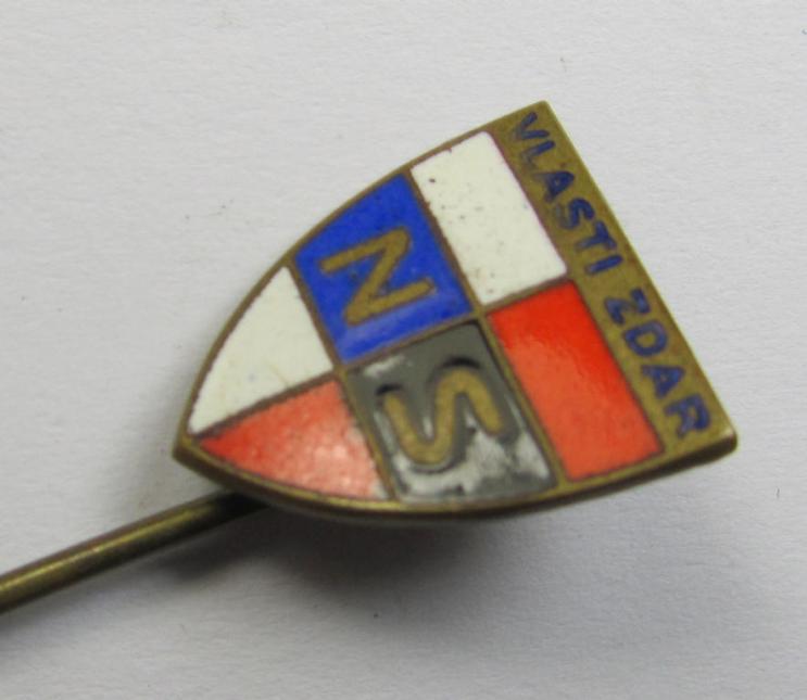 Pair of enamelled Slovakian- ie. Axis party-insignia as both intended for the WWII-period, Slowakian facist-party called: 'Nàrodni Sourucenstvi (NS)' both insignia coming in an overall nice albeit clearly used- ie. worn condition