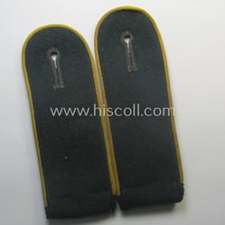 Pair of WH (Heeres) EM-type shoulderstraps: 'Soldat einer...