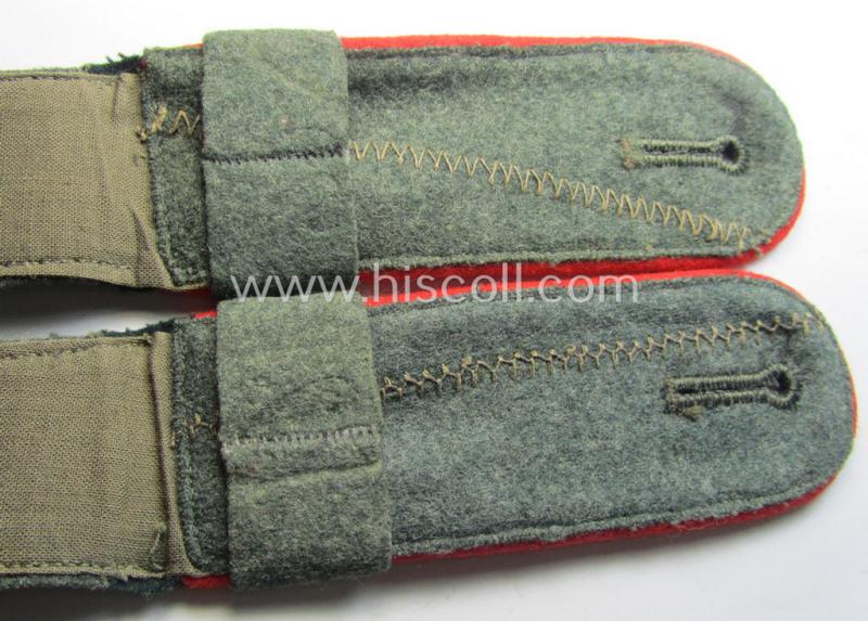 Pair of WH (Heeres) 'M36 o. M40'-pattern, EM-type shoulderstraps with its accompanying 'Überschube'-pair: 'Sld. des Art.-Rgts. 72'