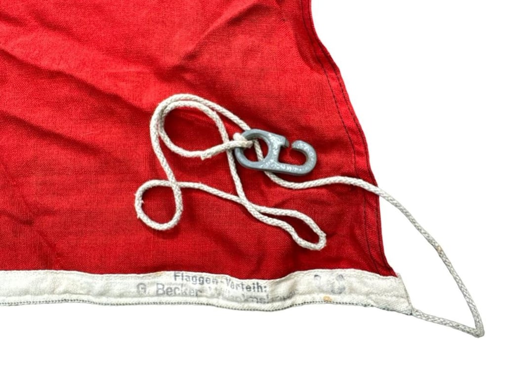 International Ships Signal Flag ' 3 ' ( Numeral pennant  )