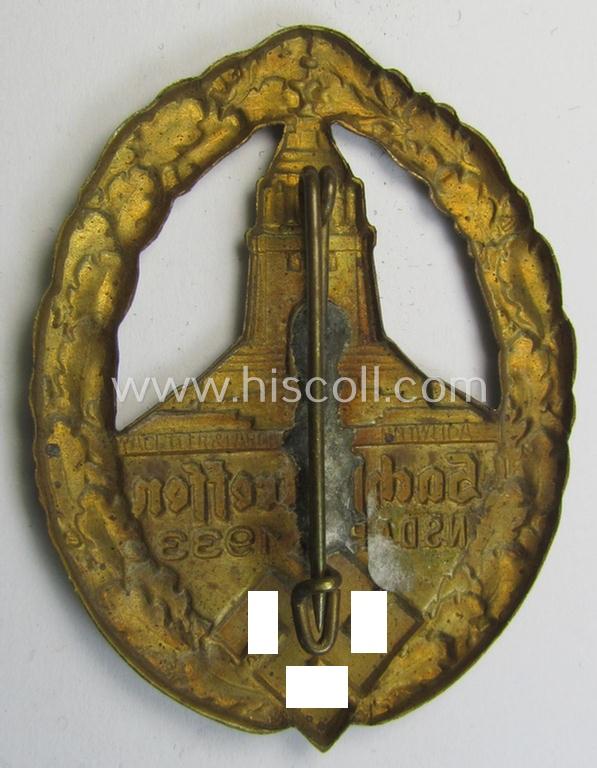 Commemorative, tin-based- and/or: bright-golden-coloured, early-period N.S.D.A.P.-related 'tinnie' being a non-maker marked example depicting the 'Kyfhäuser'-monument and 'swastika'-device and bearing the text: 'Sachsentreffen N.S.D.A.P. 1933...