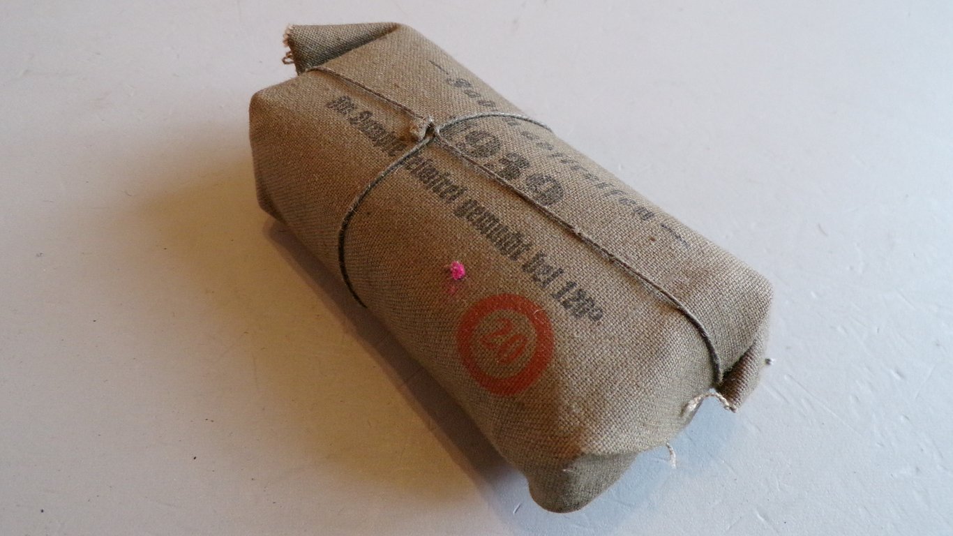 Verbandpäckchen (field dressing) 1939