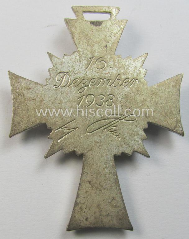 Attractive, 'Ehrenkreuz der deutschen Mutter - zweite Stufe' (or: silver-class mothers'-cross) being a hardly (ie. never!) used example that comes together with its accompanying, long-sized (& minty) ribbon as issued and/or recently found