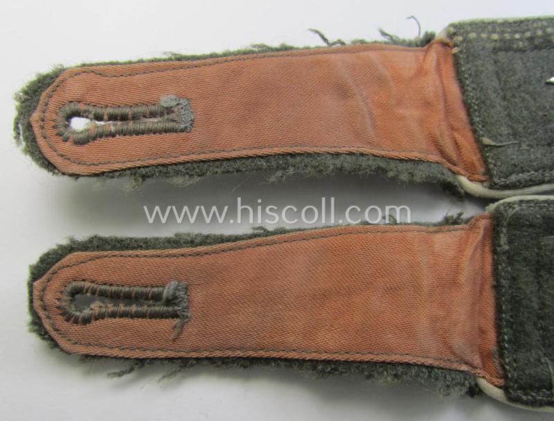 Attractive - and fully matching! - pair of WH (Heeres), early- (ie. mid-) war-period- (ie. 'M41/M43'-) -pattern, NCO-type shoulderstraps as piped in the white-coloured branchcolour as was intended for a: 'Feldwebel eines Infanterie-Regiments'