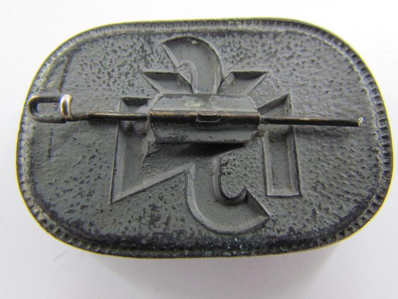 National Socialist Social Welfare (NSV), Broach