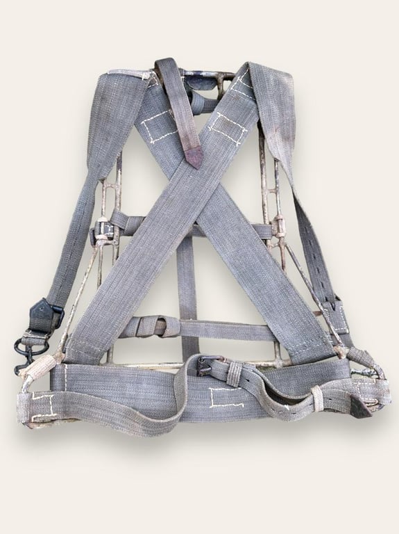 Tan Late-War 'Tragegestell' -1945-