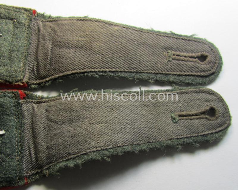 Attractive - and fully matching! - pair of WH (Heeres), early-war period- (ie. 'M40'/'M43'-pattern) 'cyphered', NCO-type shoulderstraps as was intended for usage by an: 'Oberwachtmeister u. Mitglied einer Art.-Uffz.-Schule'