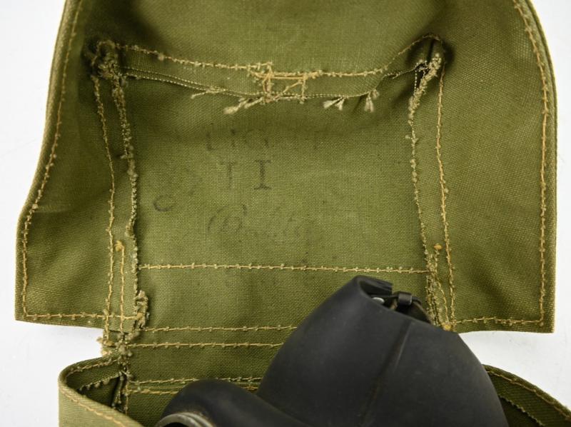 British WW2 Leightweight Gasmask in Carrying Bag