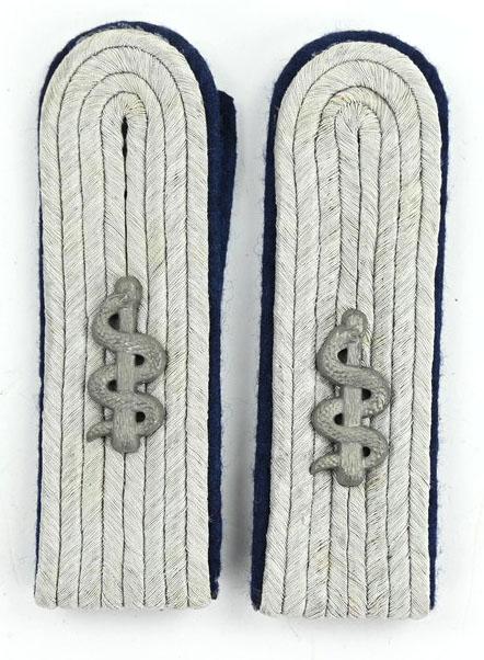 German WH Medical Shoulderboard Set