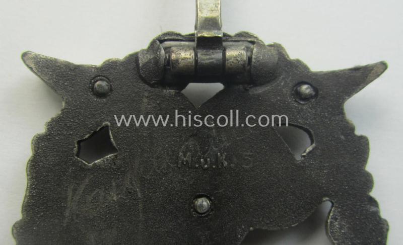 Very nicely preserved - and truly luxuriously-styled! - WH (LW) 'Erdkampfabzeichen' being a: 'Metall u. Kunststoff'- (ie. 'M.K. 5'-) marked example