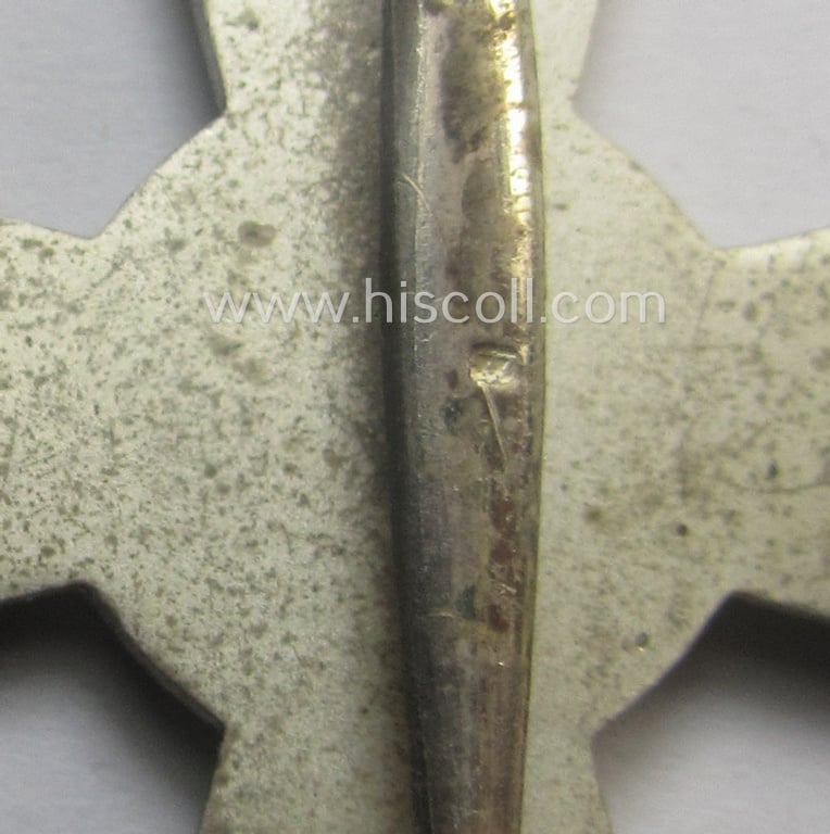 'Kriegsverdienstkreuz 1. Kl. ohne Schwn.' being a clearly maker- (ie. '4'-) marked and/or: 'Buntmetall'-based specimen by the: 'Steinhauer & Lück'-company
