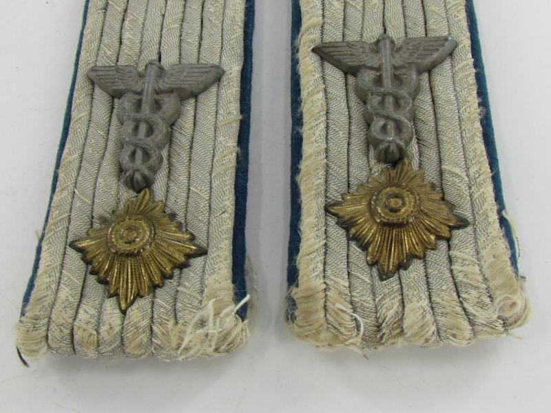 Wehrmacht Sonderdienst Oberleutnant shoulder boards