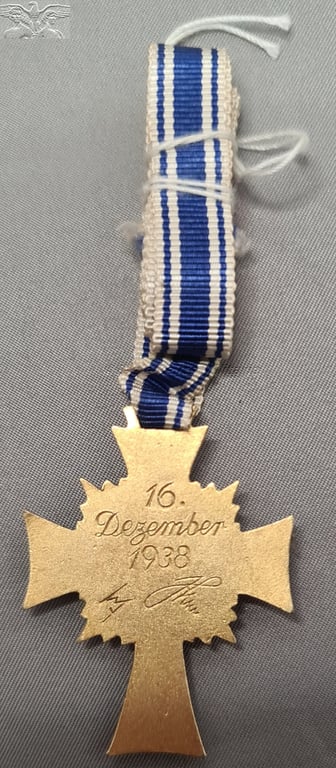 Cased Mothers Cross in Gold