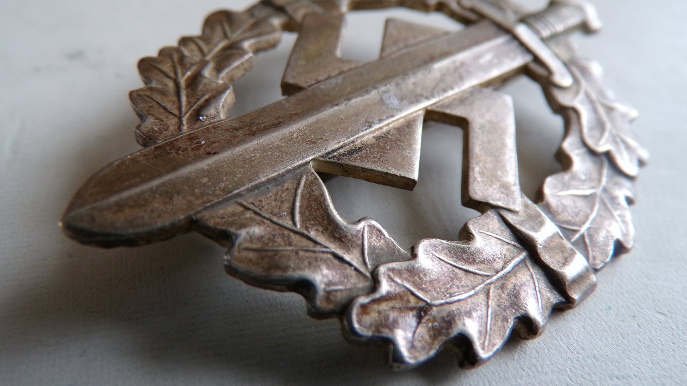 SA Sports Badge in Silver - Rare 1st Pattern