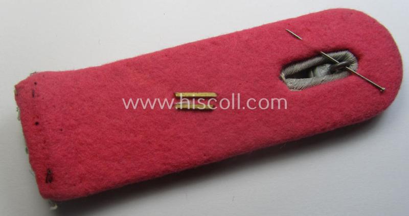 Single, WH (Heeres) neatly 'cyphered', officers'-type shoulderboard as was piped in the bright-pink branchcolour as was intended for a: 'Leutnant des Panzer-Rgts. 5'