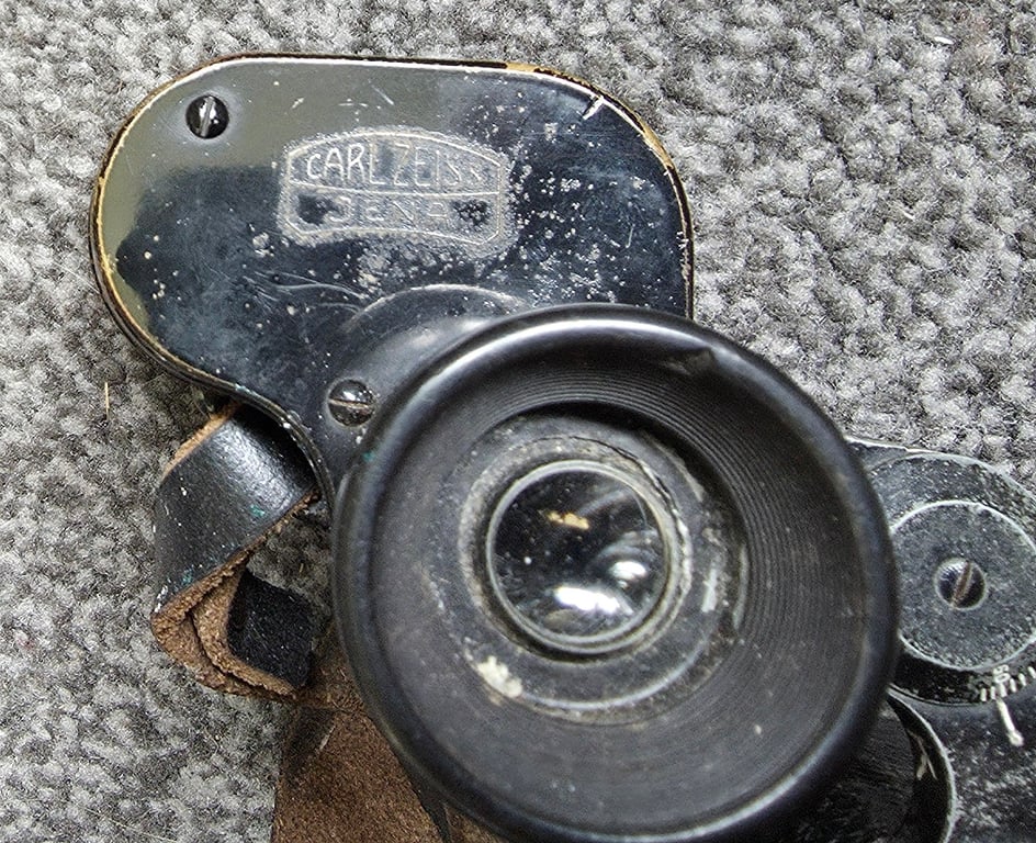 Wehrmacht 6 x 30 binoculars (extra pictures)