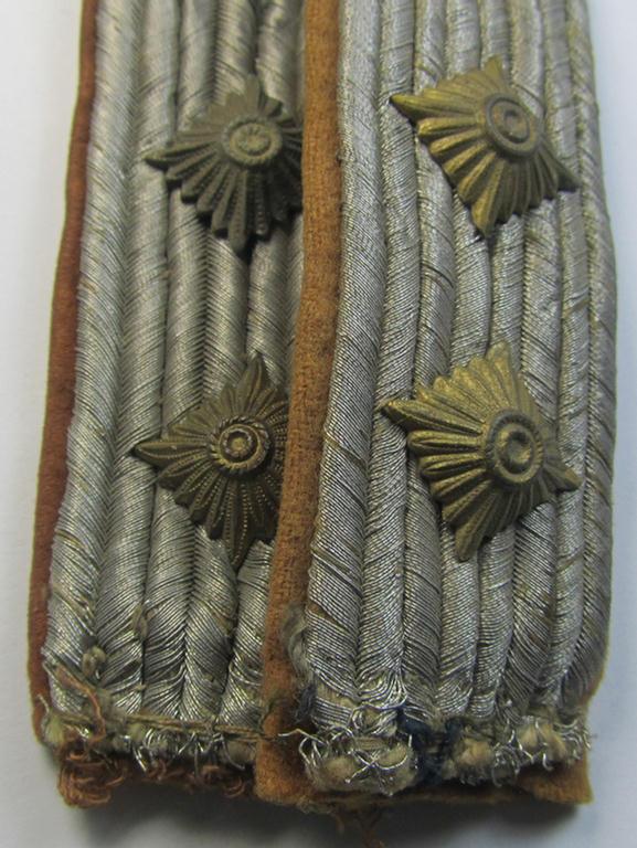 Moderately worn and fully matching, 4-pieced insignia-grouping comprising of a pair of WH (LW) officers'-type shoulderboards and dito collar-tabs as was intended for usage by a: 'Hauptmann u. Mitglied der Nachrichten-Truppen'