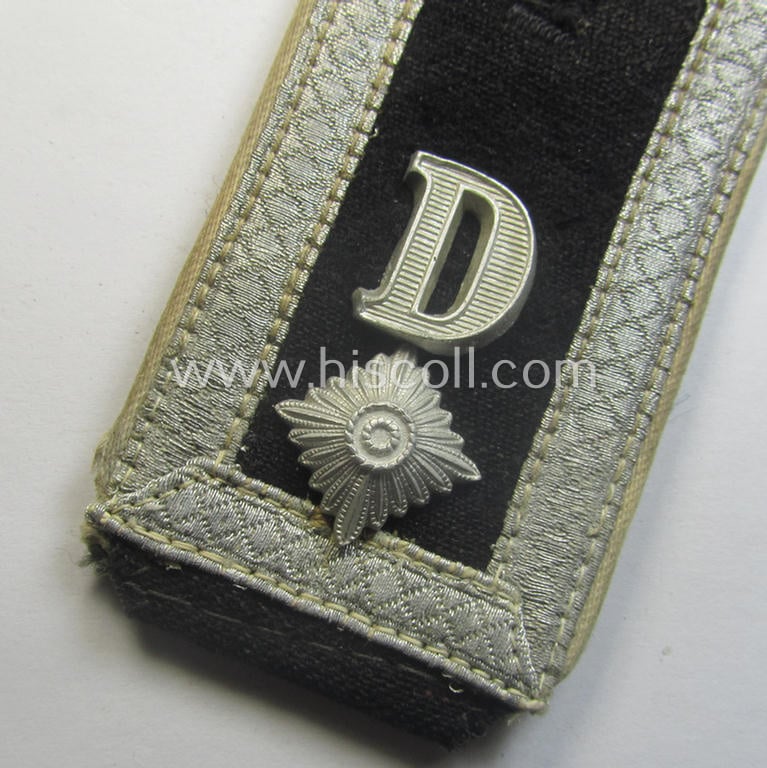 Single, Waffen-SS NCO-type and neatly 'cyphered' shoulderstrap as piped in the white-coloured branchcolour as was intended for usage by an: 'SS-Oberscharführer' who served within the: SS-Rgt. 'Deutschland' (2. SS-Pz-Div. "Das Reich")