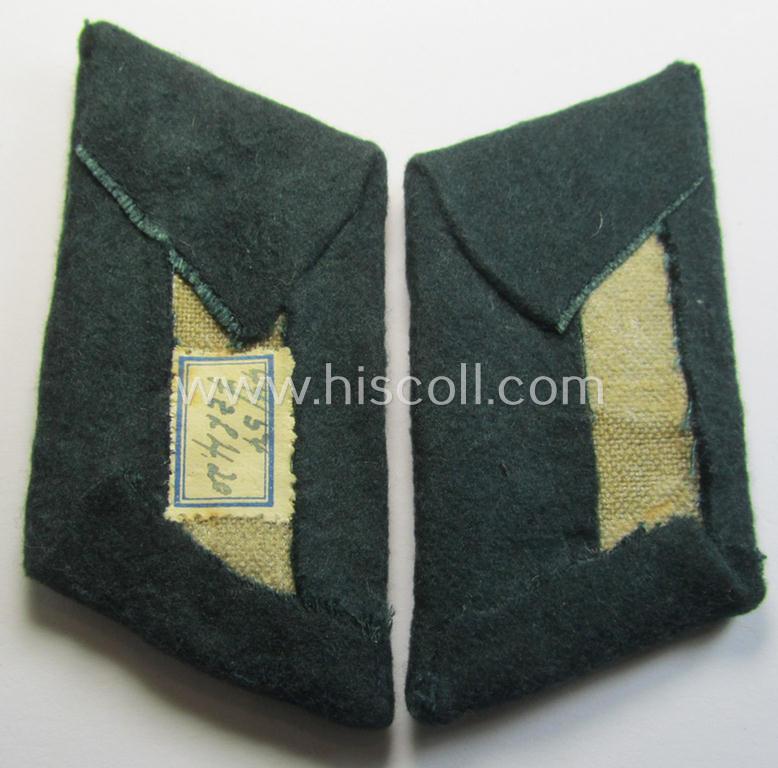 Attractive - fully matching and 'virtually mint'! - pair of WH (Heeres) collar-tabs (ie. 'Kragenspiegel für Offiziere') as piped in the white- (ie. 'weisser'-) coloured branchcolour as was intended for an: 'Offizier der Infanterie-Truppen'