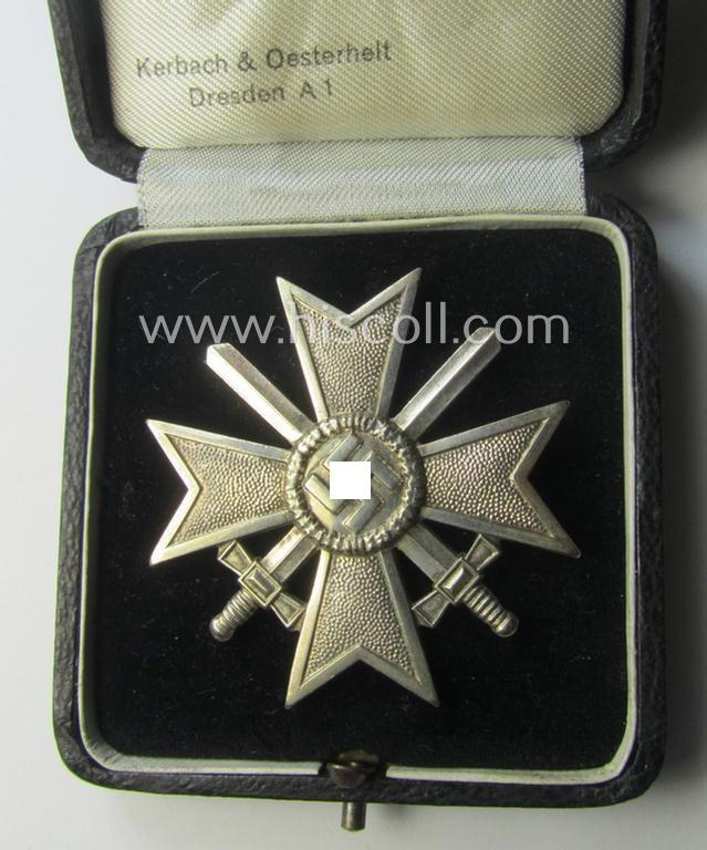 'KvK 1. Kl. mit Schwertern' in etui by: 'Kerbach & Oesterhelt'