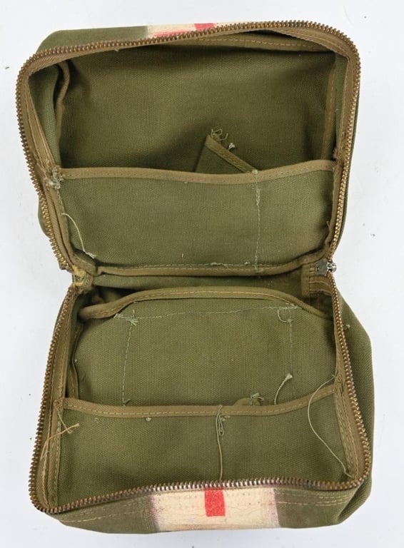 USAAF WW2 Medical Department FIrst Aid Pouch with Red Cross marking