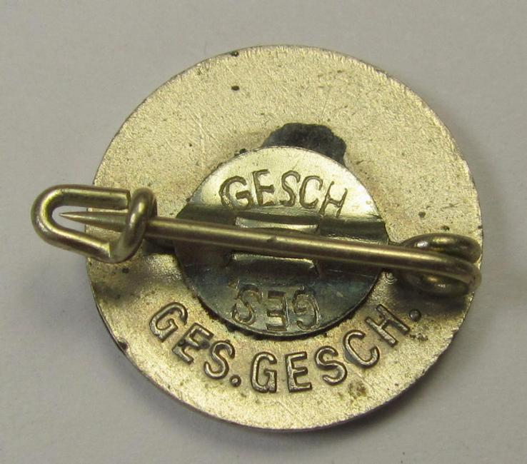 Membership-lapel-pin as was intended to signify membership within the: 'Volksbund für das Deutschtum im Ausland' ie. 'VDA') being a non-maker-marked example that bears a (double): 'Ges.Gesch.'-patent-pending-designation on its back