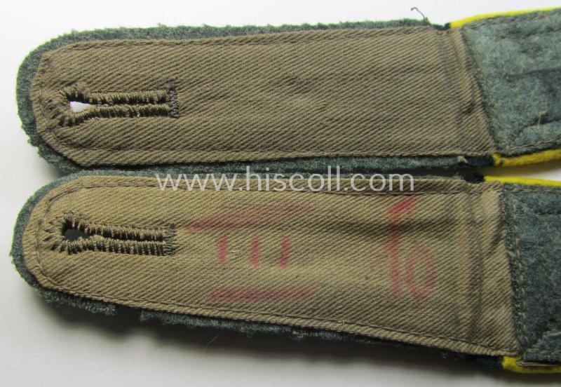 Attractive - fully matching and moderately used! - pair of WH (Heeres) NCO-type (ie. 'M36- o. M40'-pattern) neatly 'cyphered shoulderstraps as was intended for usage by an: 'Unterfeldwebel des Heeres Nachrichten-Abteilungs 5'