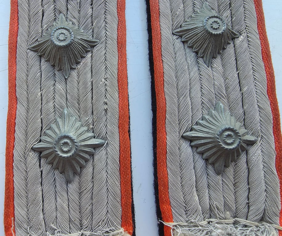 Pair of Waffen-SS officer boards to SS-Hauptsturmführer (Captain) 'Waffen-SS Feldgendarmerie-Truppen'