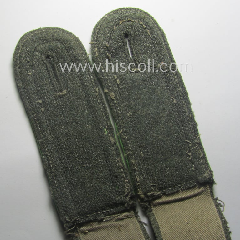 Pair of WH (Heeres) mid-war-period- (ie. 'M41 o. M43'-pattern-) NCO-type shoulderstraps as was intended for usage by an: 'Unteroffizier der Panzer-Grenadier-Trpn.'