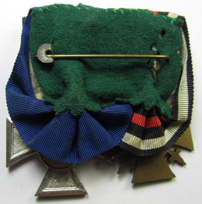 Two-pieced medal-bar (ie. 'Doppelspange') respectively depicting a WWI-period: 'Frontkämpferkreuz 1914-18' (ie.: 'Kriegsteilnehmerkreuz mit Schwerter') and a detailed: 'Polizei-Dienstauszeichnung 2. Stufe'