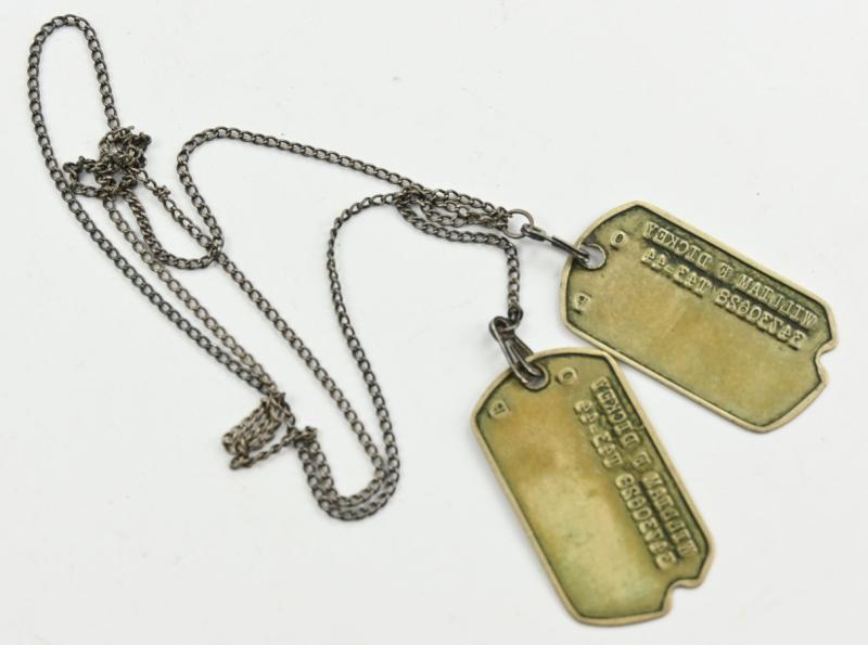 US WW2 Dog-tags with Silver Chain 'William F. Dickey'