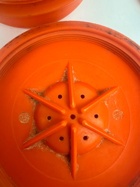 Orange coloured Wehrmacht bakelite 'Salzbuchse' 1942