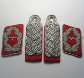 Truly used- and/or worn, 4-pieced WH (LW) insignia-set...