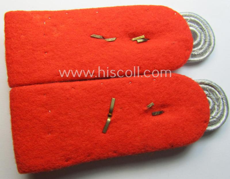 Attractive - and/or fully matching! - pair of 'cyphered' WH (Heeres) officers'-type shoulderboards as piped in the bright-red branchcolour as was specifically intended for usage by an: 'Oberstleutnant der Heeres-Flak-Artillerie-Truppen'