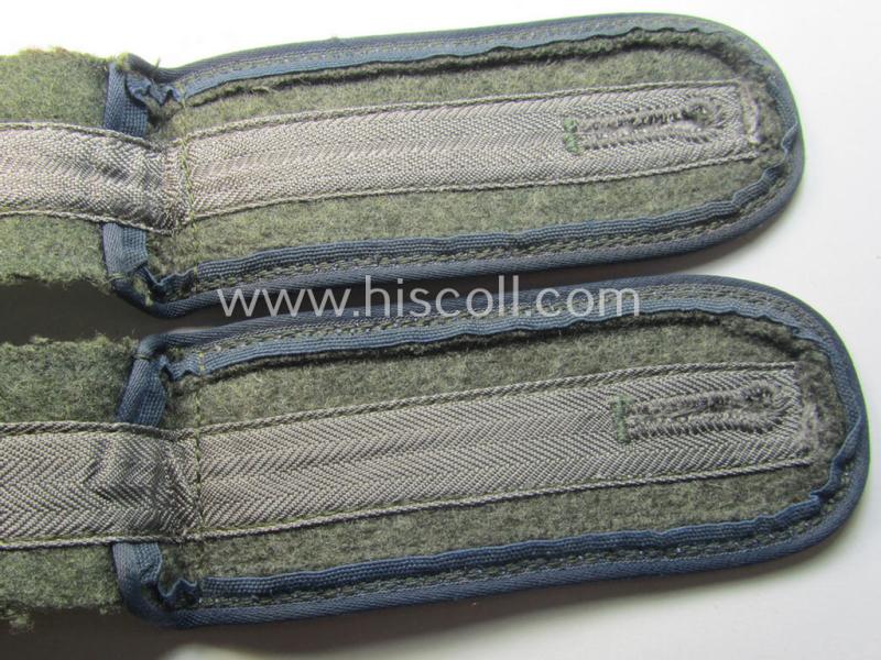 Pair of WH (Heeres) 'M44'-styled ie. 'simplified' EM-type shoulderstraps: 'Sld. eines Sanitäts-Rgts. o. Abtlgs.'