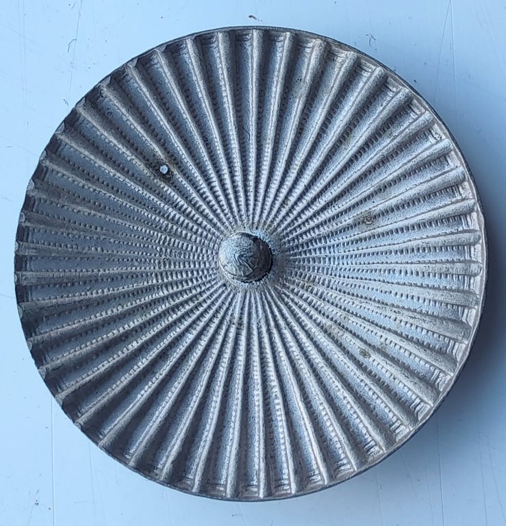 WWII EK1 (Iron Cross 1st class) Deumer Early Unmarked Screw Back Clamshell Type