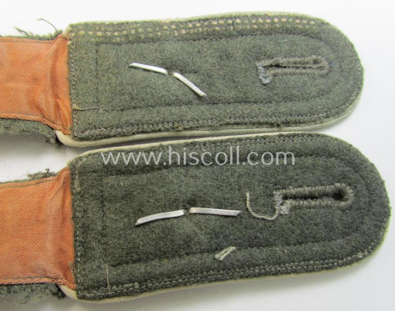 Attractive - and fully matching! - pair of WH (Heeres), early- (ie. mid-) war-period- (ie. 'M41/M43'-) -pattern, NCO-type shoulderstraps as piped in the white-coloured branchcolour as was intended for a: 'Feldwebel eines Infanterie-Regiments'