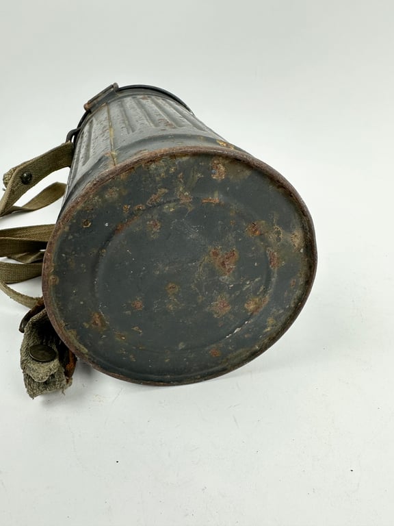 WW2 German Luftwaffe gasmask( short version)"Set"
