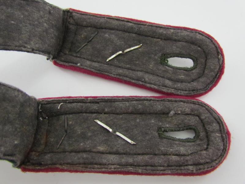NCO shoulder boards for a Hauptfeldwebel in Nebelwerferabteilung