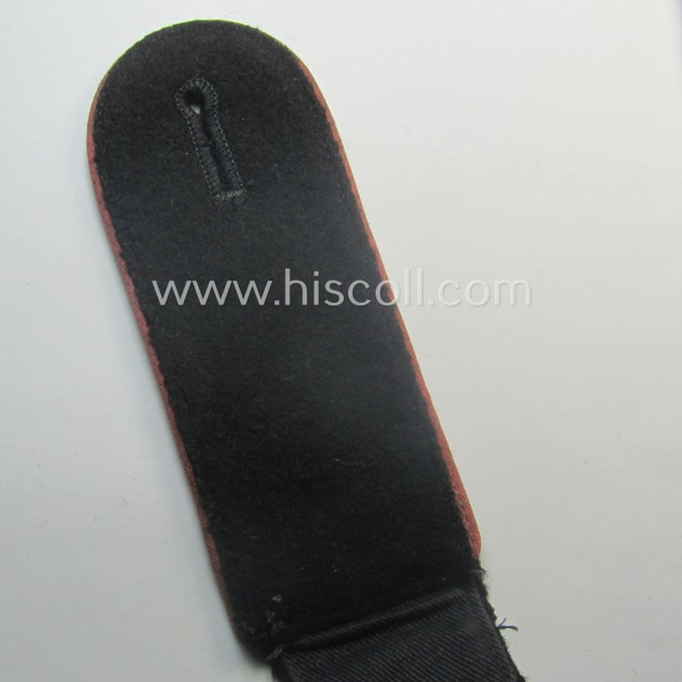 Single, WH (Heeres) early- (ie. pre-) war period, EM-type shoulderstrap (as was specifically intended to be used on the black-coloured, 'wrap-around'-styled 'Panzer'-tunics: 'Soldat der Panzer-Trpn.'