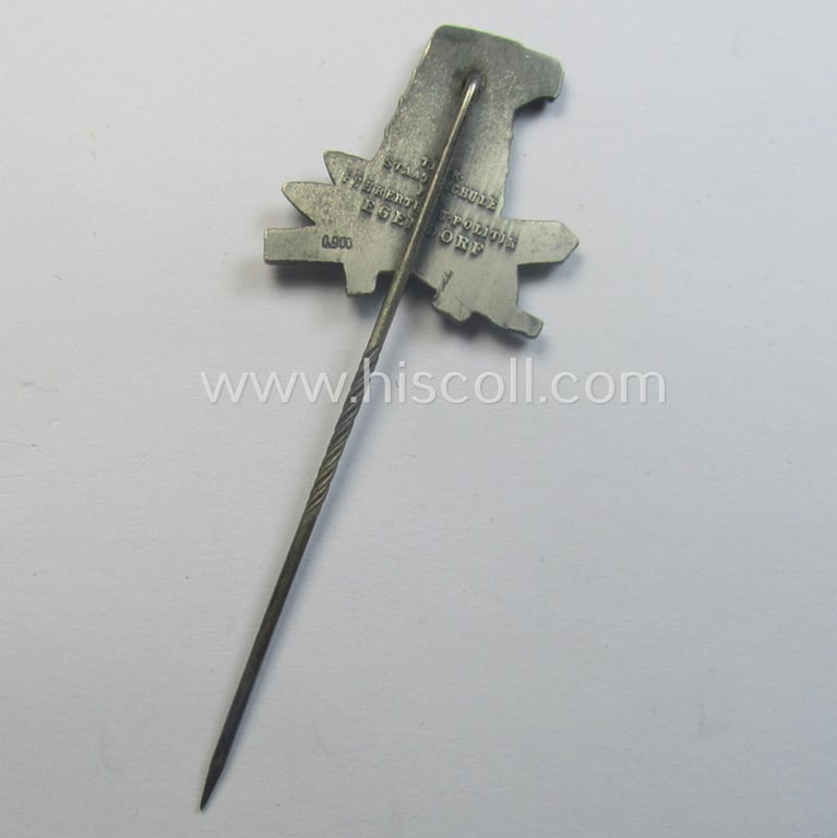 Superb - truly rarely seen and fully untouched! - example of a genuine-silver-based (and '900'-silver-content-marked!) so-called: 'Mitgliedsabzeichen des Thür. Staatsschule für Führertum und Politik'