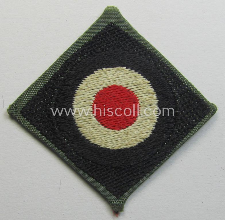 Superb, later- (ie. mid-) war-period, WH (Heeres) 'Panzer' side-cap- (ie. 'Schiffchen') eagle and dito cocarde both pieces as executed in greyish-blue-coloured linnen onto a black-coloured (and also linnen-based) background