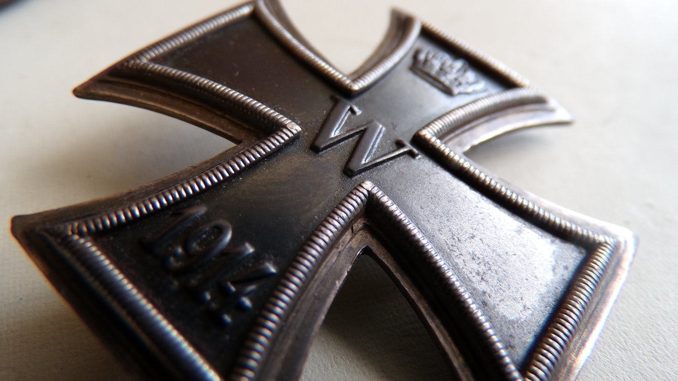 Cased WWI Imperial German EK1 1914