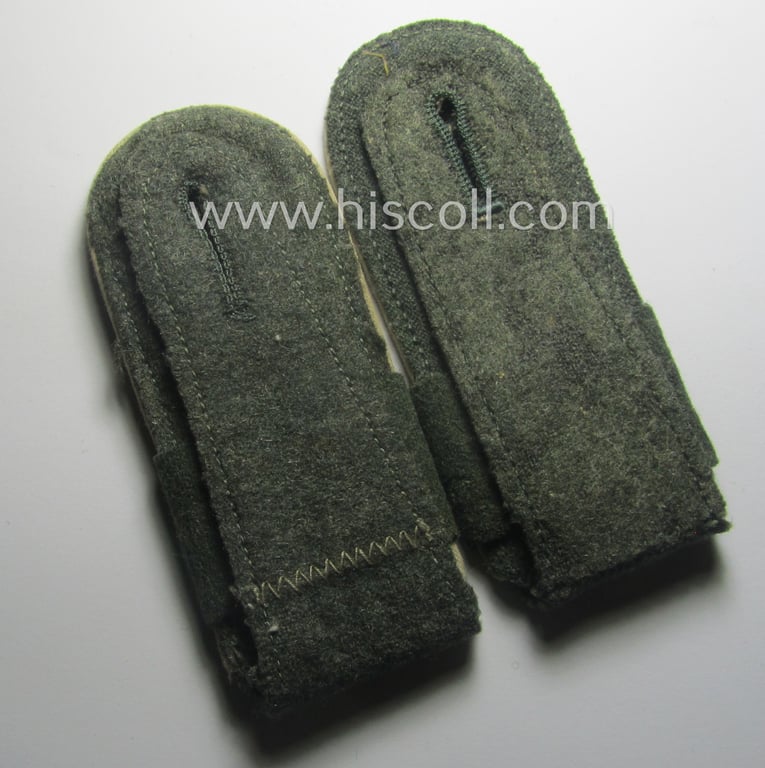 Attractive - albeit minimally mis-matched! - pair of mid-war-period so-called: 'M40 o. M43'-pattern, WH (Heeres) EM-type shoulderstraps that comes with its accompanying 'Überschube'-pair as intended for a: 'Soldat des Landesschützen-Bataillons 313'