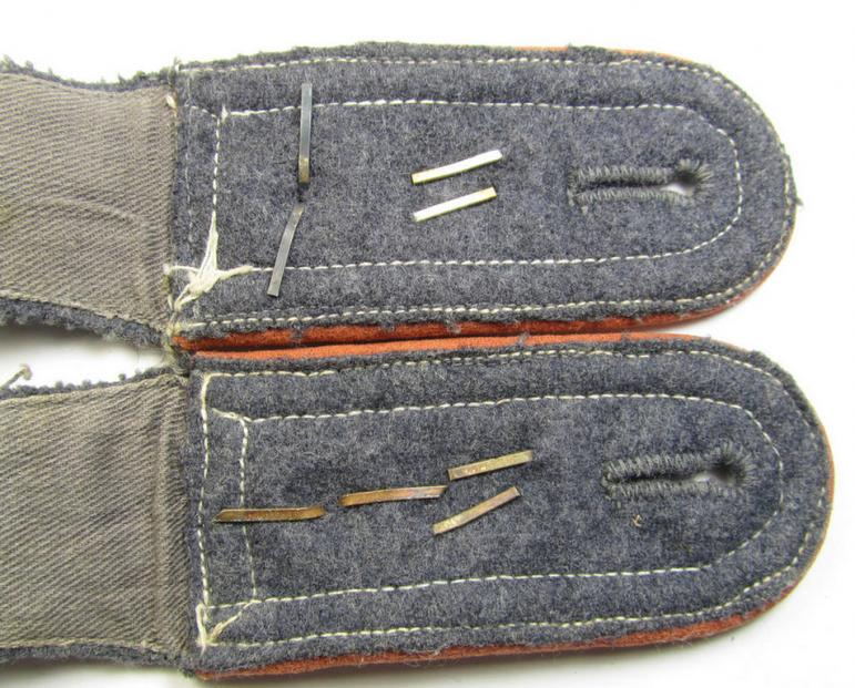 Fully matching - and neatly 'cyphered'! - pair of WH (Luftwaffe) NCO-type shoulderstraps as piped in the light-brown-coloured branchcolour, as was intended for a: 'Feldwebel der Nachrichten-Truppen u. Mitglied einer Nachrichtenschule'